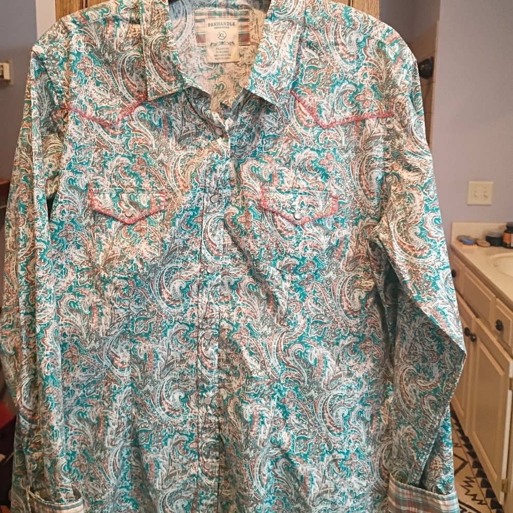 NWOT Wrangler Women's Paisley Pearl Snap Shirt - Turquoise/Teal, Coral, White